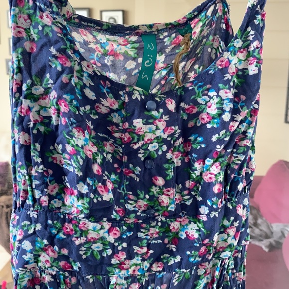 Lightweight flower spring dress! - Picture 2 of 3